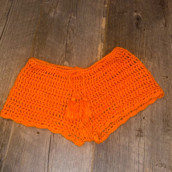 Crochet shorts - Picture 1 of 7